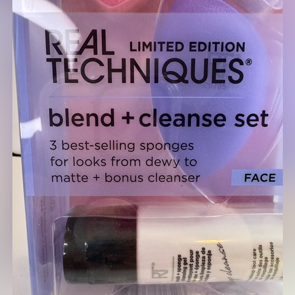 Real Techniques Limited Edition Sponge and Cleanser Set - Picture 2 of 4